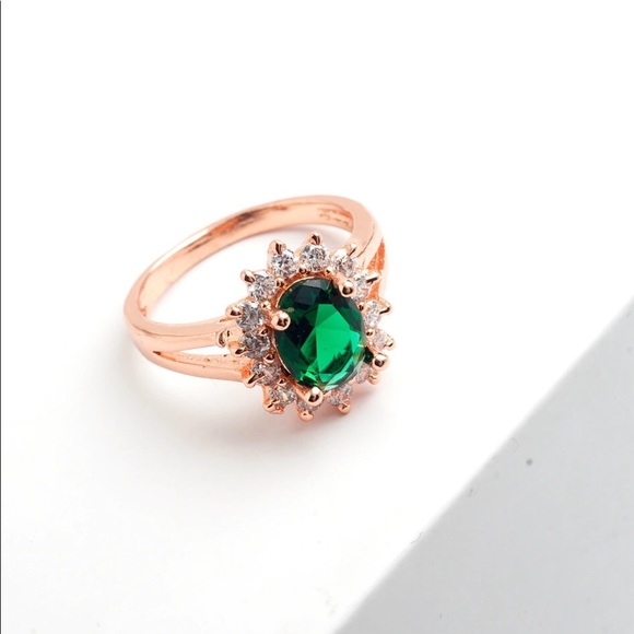 18 Carat Gold Plated Green Diamond Imitation Ring - Picture 1 of 6